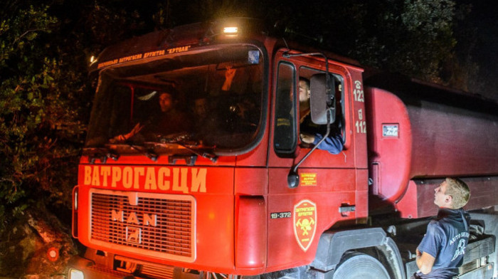Veliki požar u Župi nikšićkoj, gori iznad sela Kuta: "Trudimo se da vatra ne dođe do obližnje borove šume"