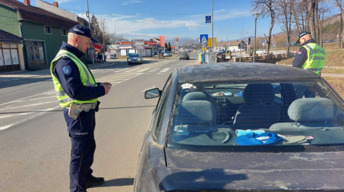 Srećom, policija ga na vreme zaustavila: Vozio 200 km/h na delu puta gde je ograničeno 50