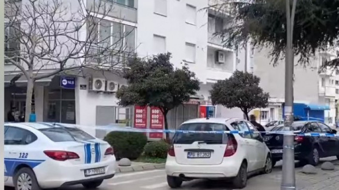 Dva automobila završila u moru kod Lepetana nakon udesa, nema povređenih
