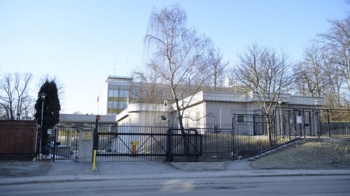 Na rusku ambasadu u Švedskoj iz drona bačena posuda sa bojom, Moskva: "Jedanaesti incident ove prirode"