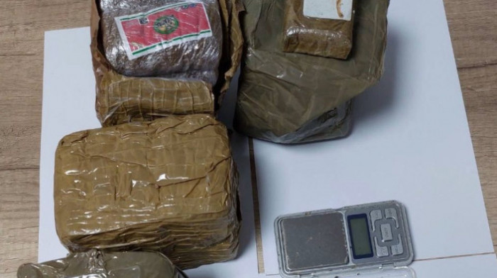 Pretesom stana u Beogradu policija pronašla pet kilograma hašiša