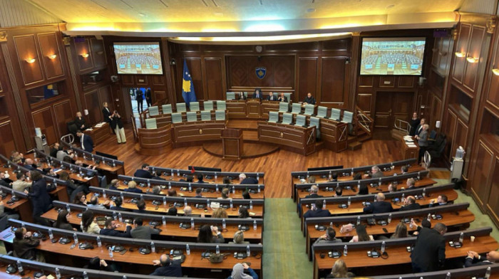 Aljbuljena Hadžiu ponovo nije izabrana za predsednicu kosovskog parlamenta, nastavak sednice u petak