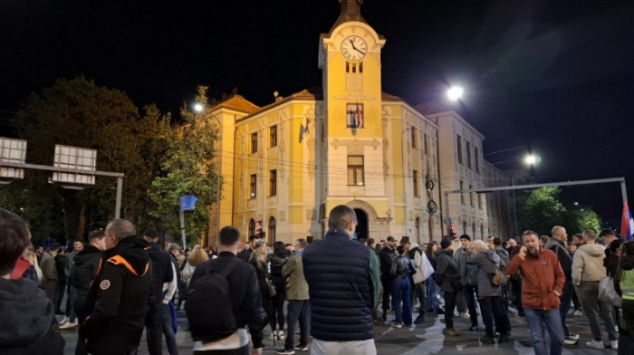 Studenti u Nišu blokirali zgradu Osnovnog suda, osudili su odluku o produženju pritvora novosadskim aktivistima
