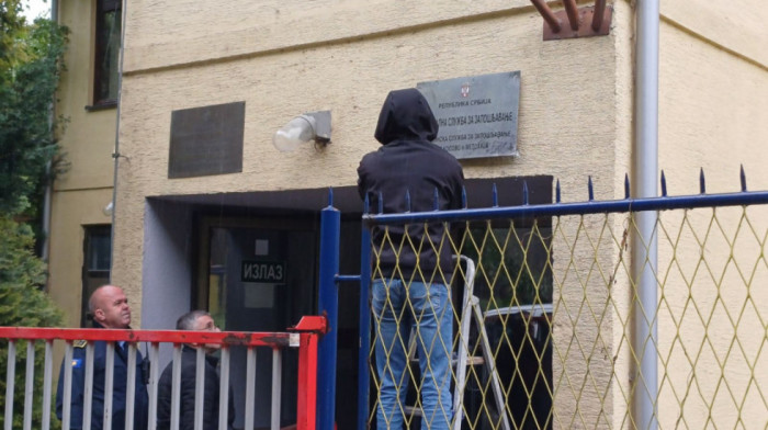 Kosovska policija upala u prostorije Nacionalne službe za zapošljavanje Srbije u Mitrovici, zamenjena brava na ulazu