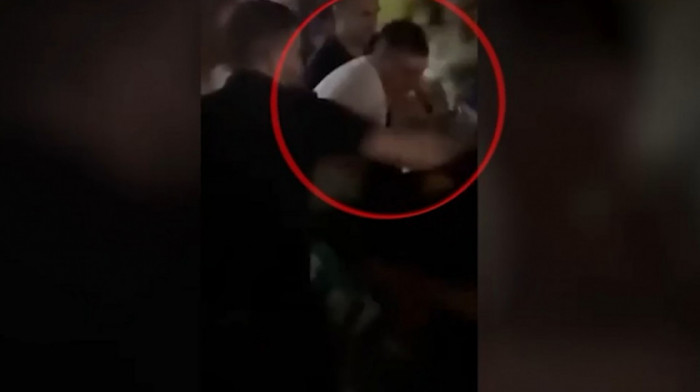 Snimak napada na studente Miloša Pavlovića i Vladimira Balaća u Studentskom parku (VIDEO)
