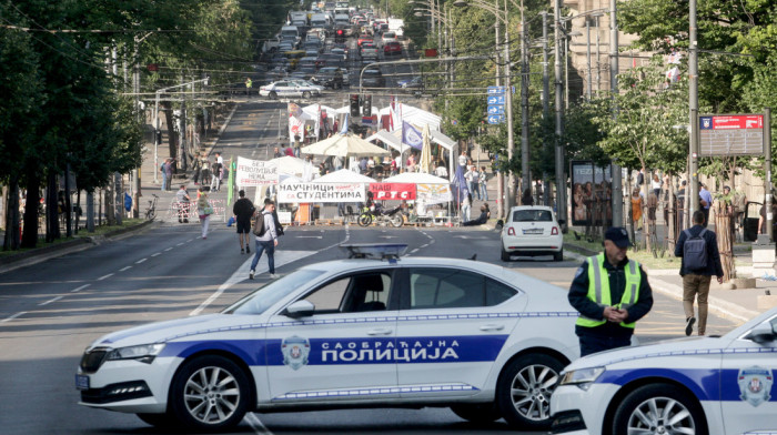 Ispred Vlade Srbije nastavljen protest neformalne grupe zaposlenih na univerzitetu